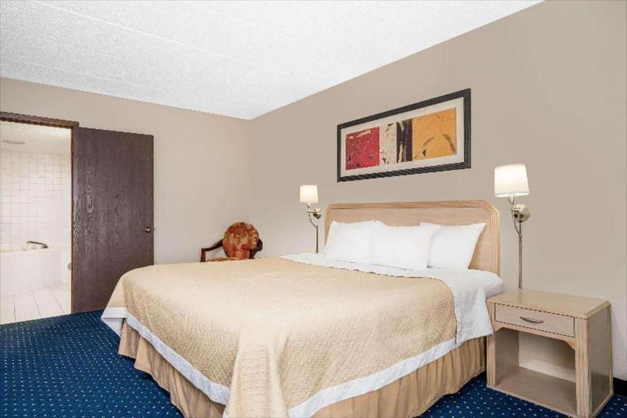 Norwood Inn&Suites La Crosse Exterior foto